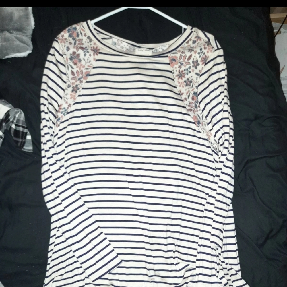 Lovely Melody Tee size xlarge